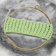 Háčkovaná čelenka, světle zelená, merino, 42 cm