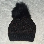Háčkovaná čepice, černo červená, ombré, 40-46 cm